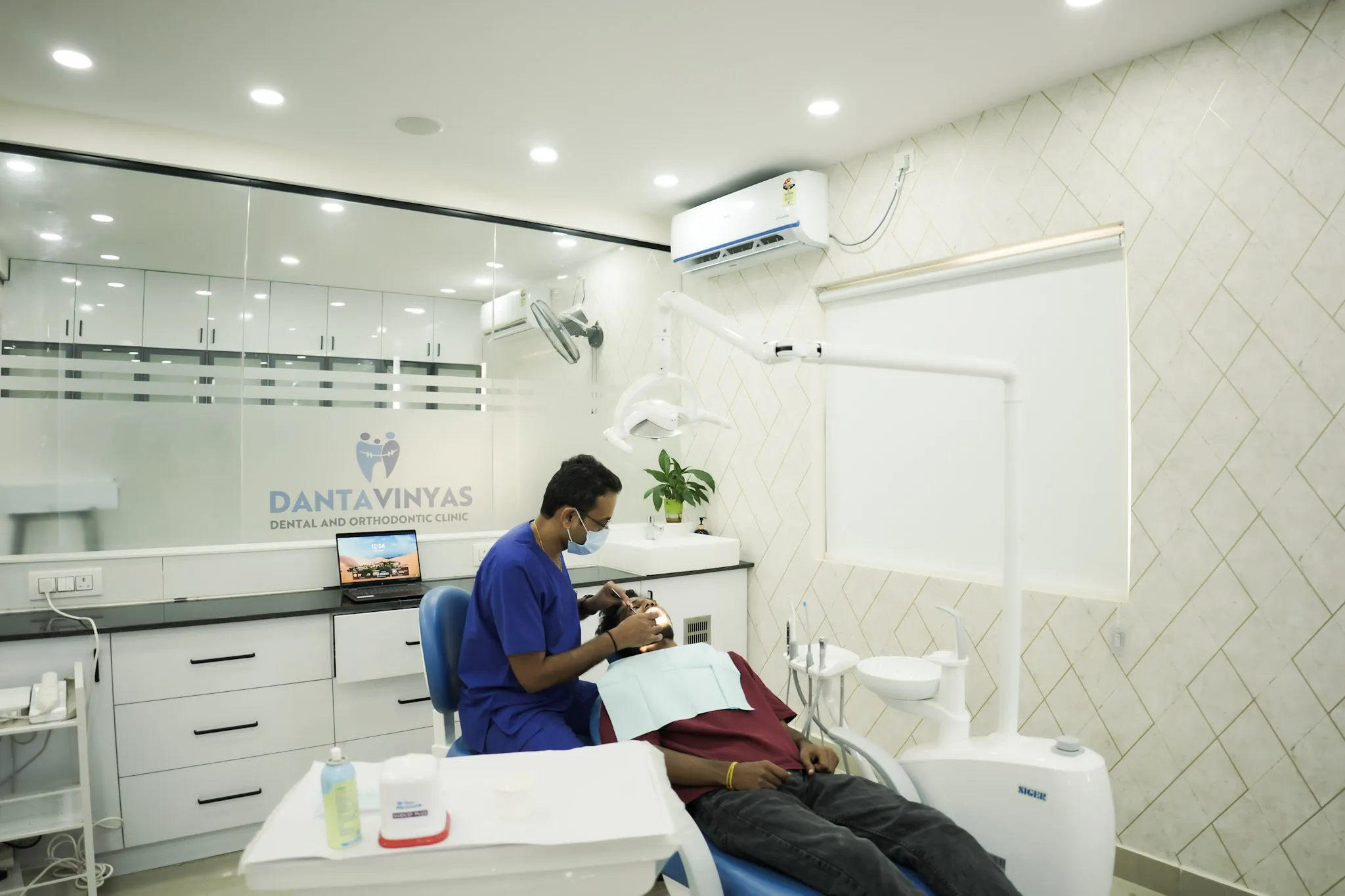 Experienced dentist in Sahakar Nagar, Bangalore clinic - doctor and practice