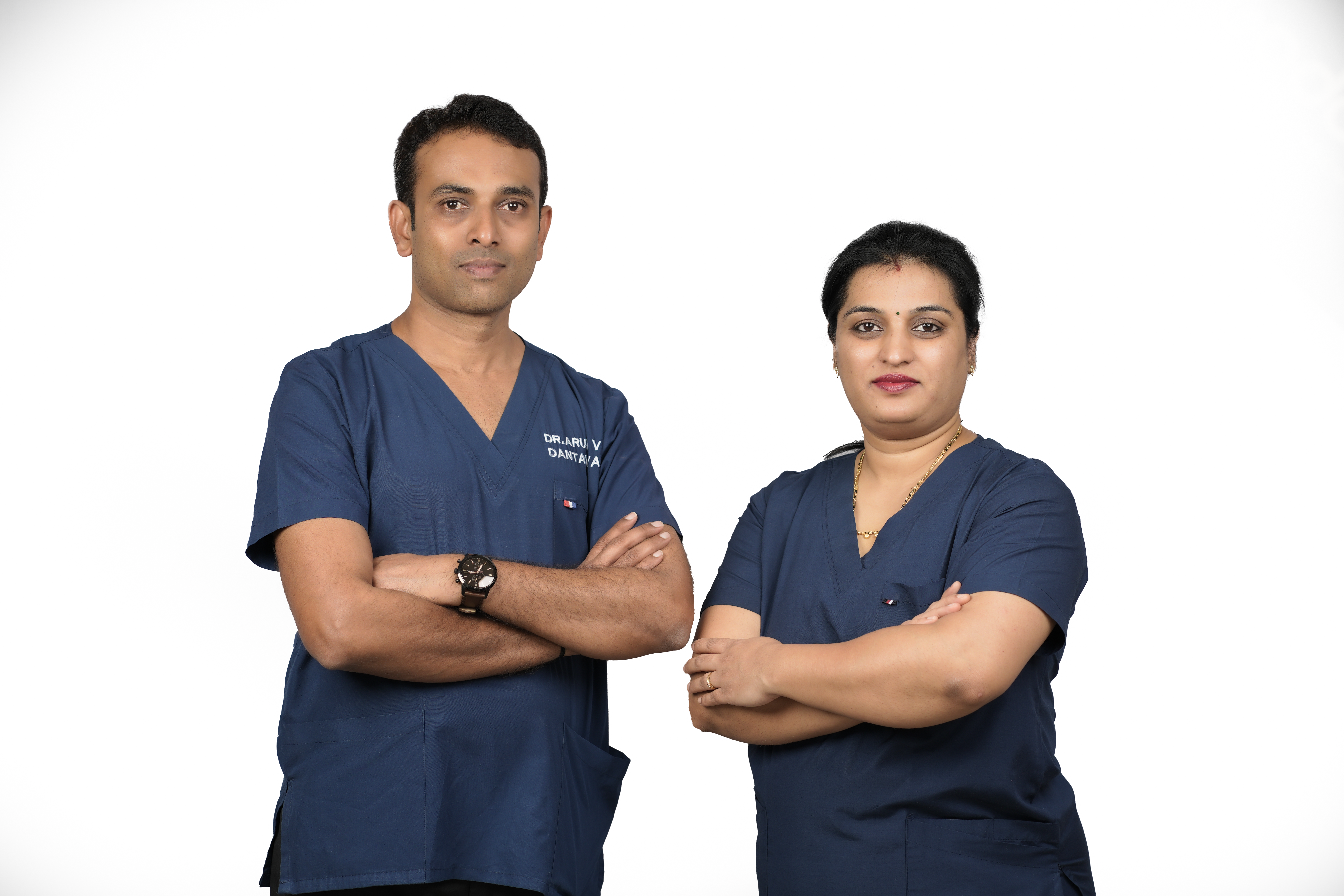 Dentist consulting a patient at Danta Vinyas Dental Clinic